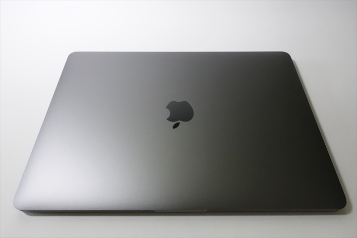 開封の儀 Macbook Pro 13インチ 2018年モデルが到着しました 実際